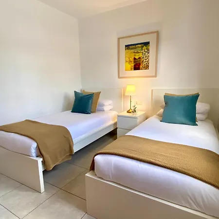 Beachfront Tabaibas Apartment Puerto del Carmen (Lanzarote)